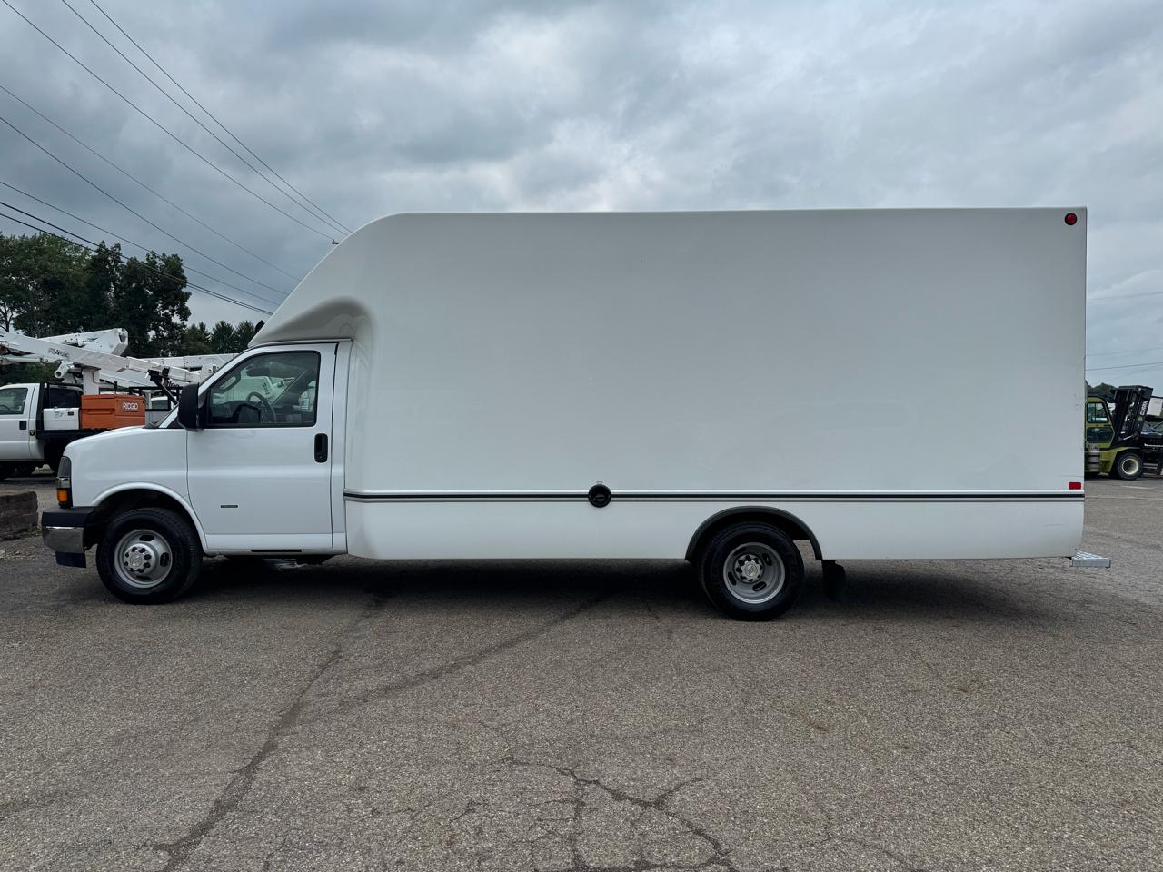 Chevrolet Express Commercial Cutaway 3500 Van 177" 2024
