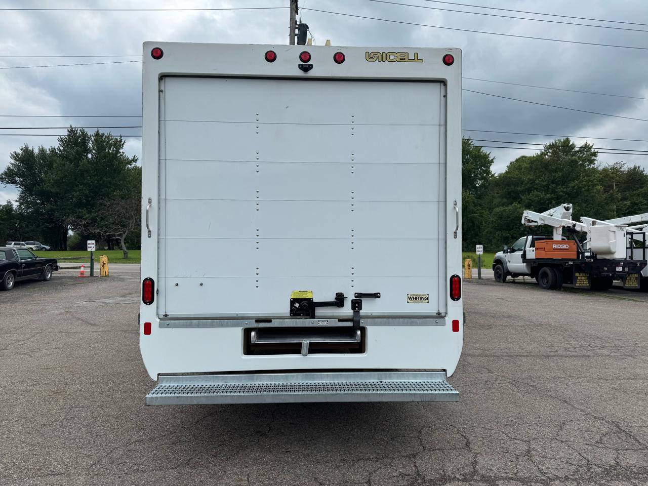 Chevrolet Express Commercial Cutaway 3500 Van 177" 2024