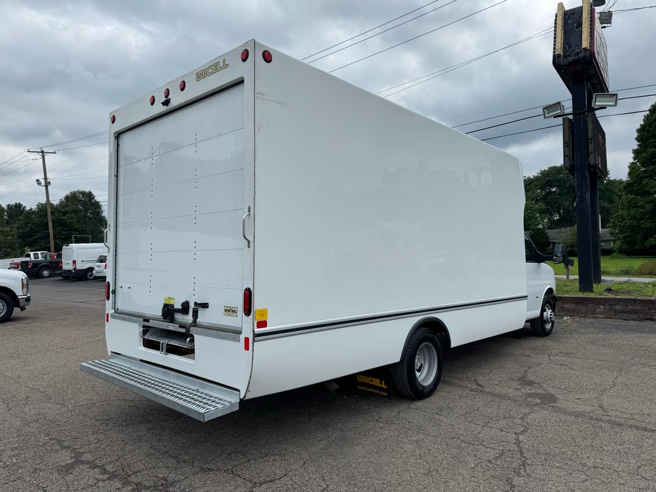 Chevrolet Express Commercial Cutaway 3500 Van 177" 2024