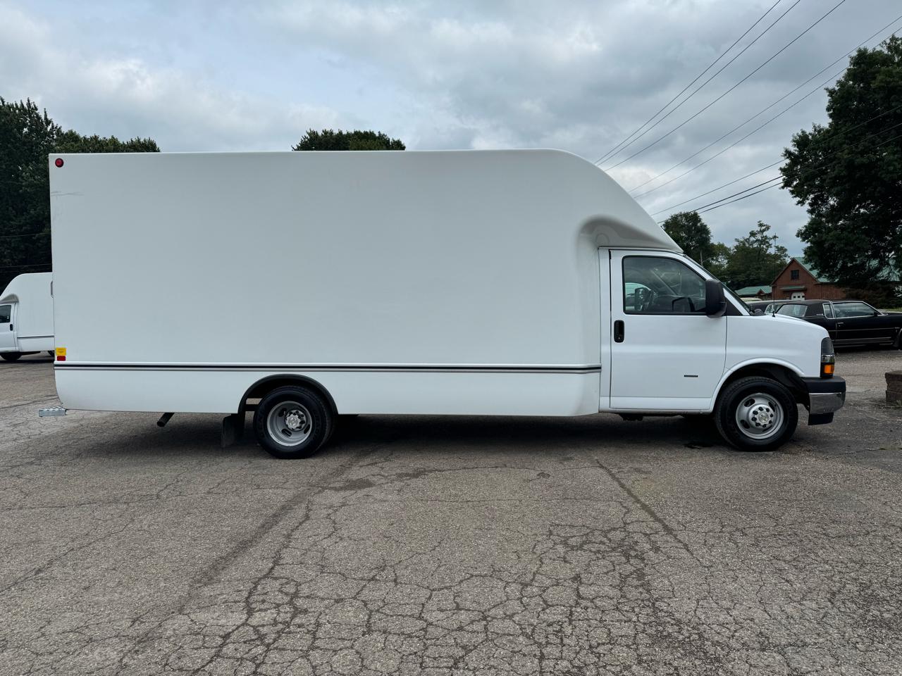 Chevrolet Express Commercial Cutaway 3500 Van 177" 2024