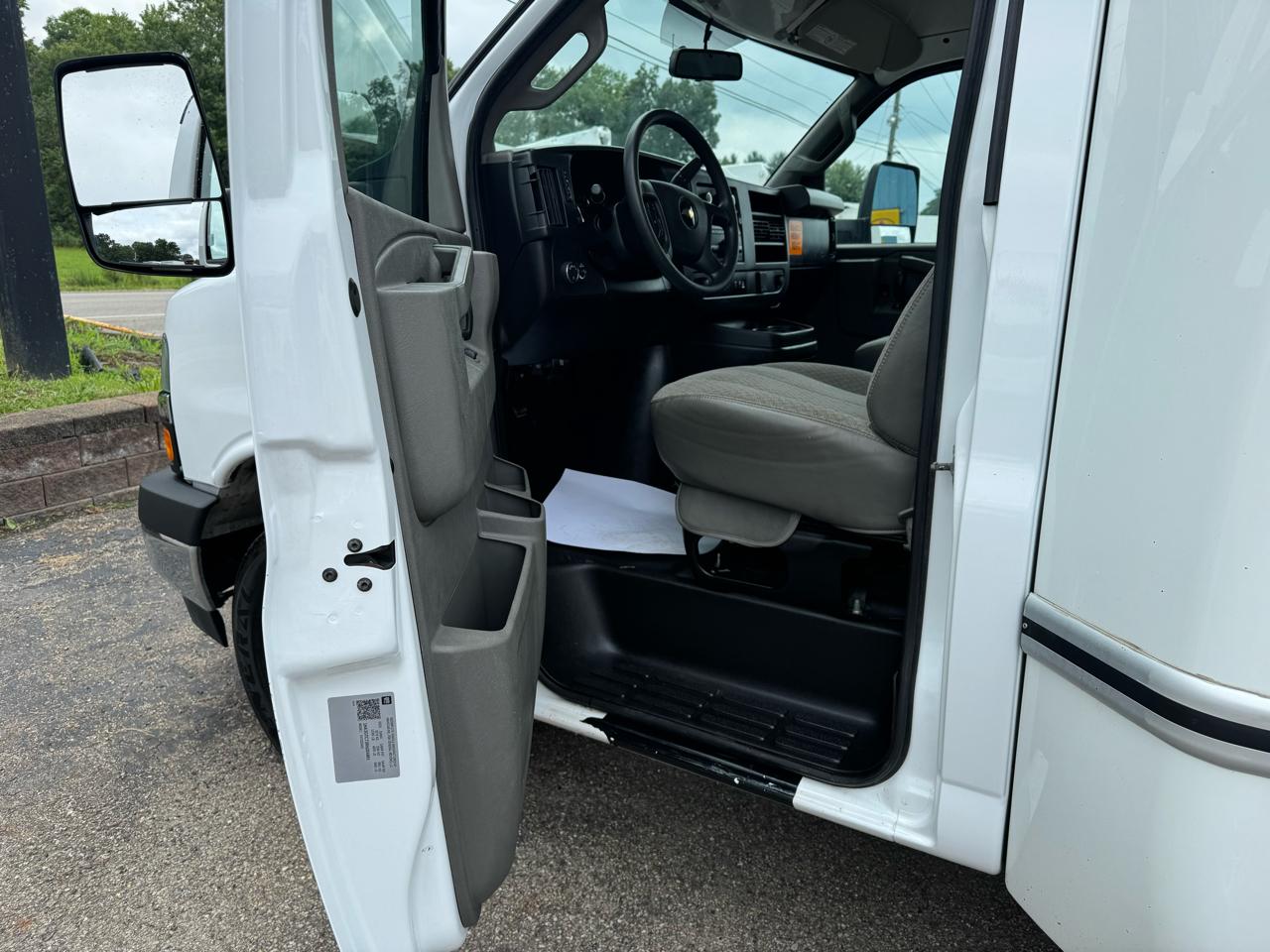 Chevrolet Express Commercial Cutaway 3500 Van 177" 2024