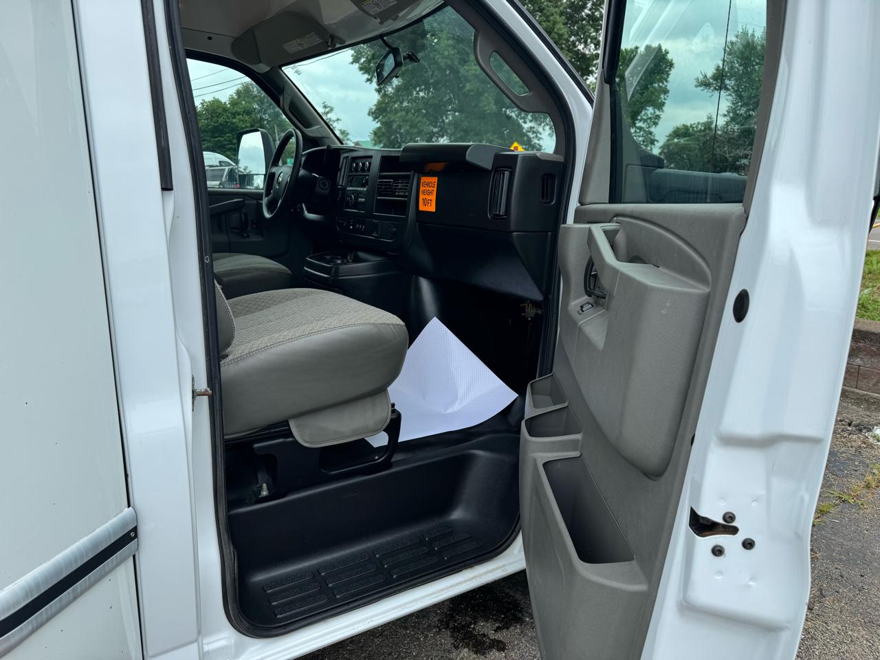 Chevrolet Express Commercial Cutaway 3500 Van 177" 2024