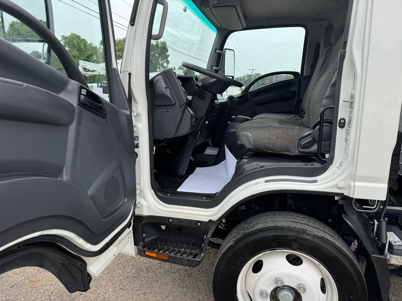 Chevrolet 5500 XG LCF Gas 2WD Reg Cab 176" 2025