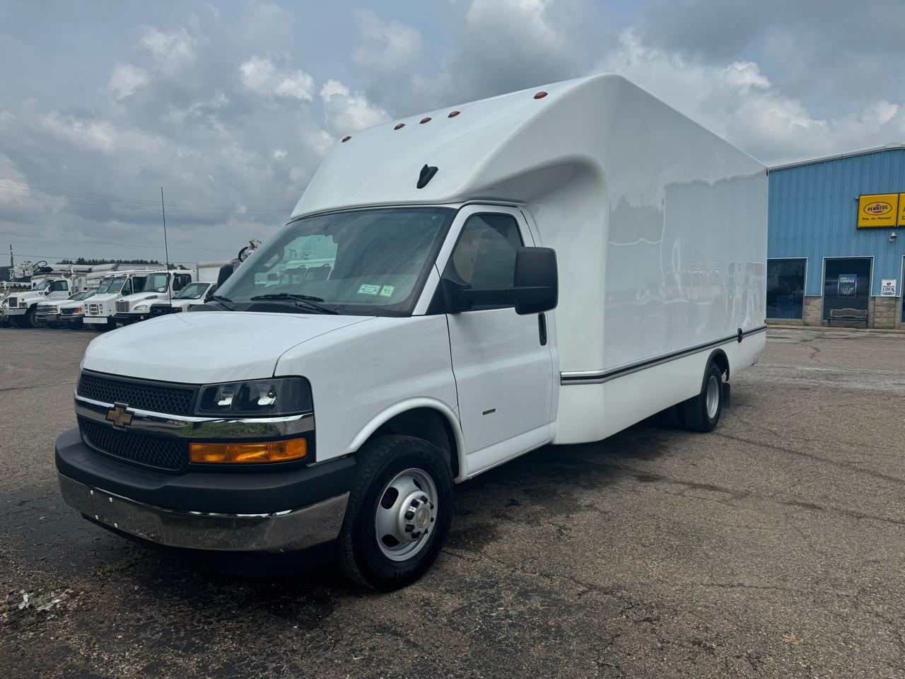 Chevrolet Express Commercial Cutaway 3500 Van 177" 2025