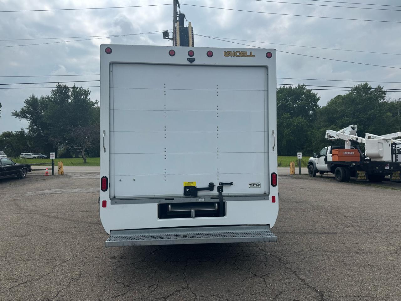 Chevrolet Express Commercial Cutaway 3500 Van 177" 2025