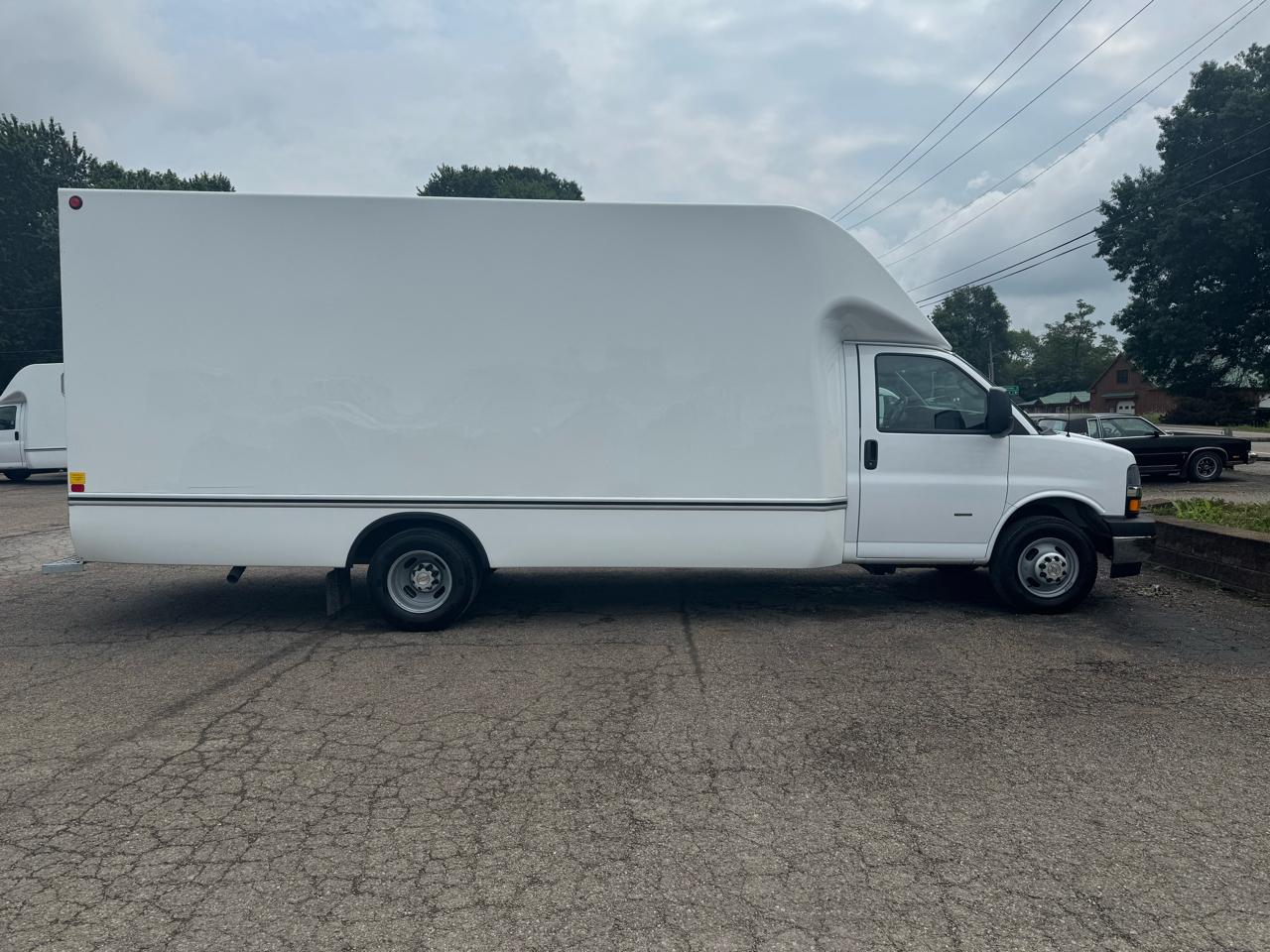 Chevrolet Express Commercial Cutaway 3500 Van 177" 2025
