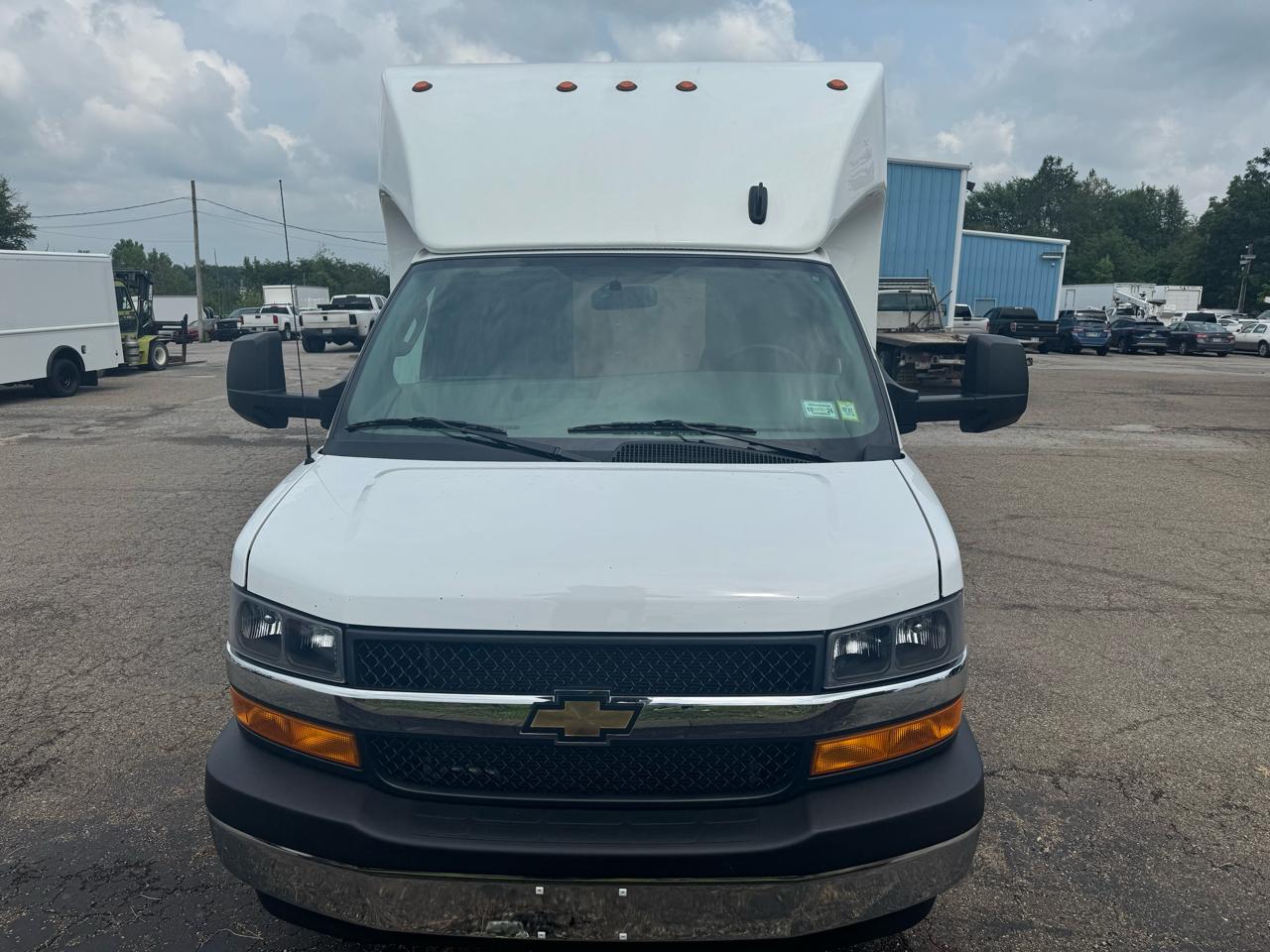 Chevrolet Express Commercial Cutaway 3500 Van 177" 2025