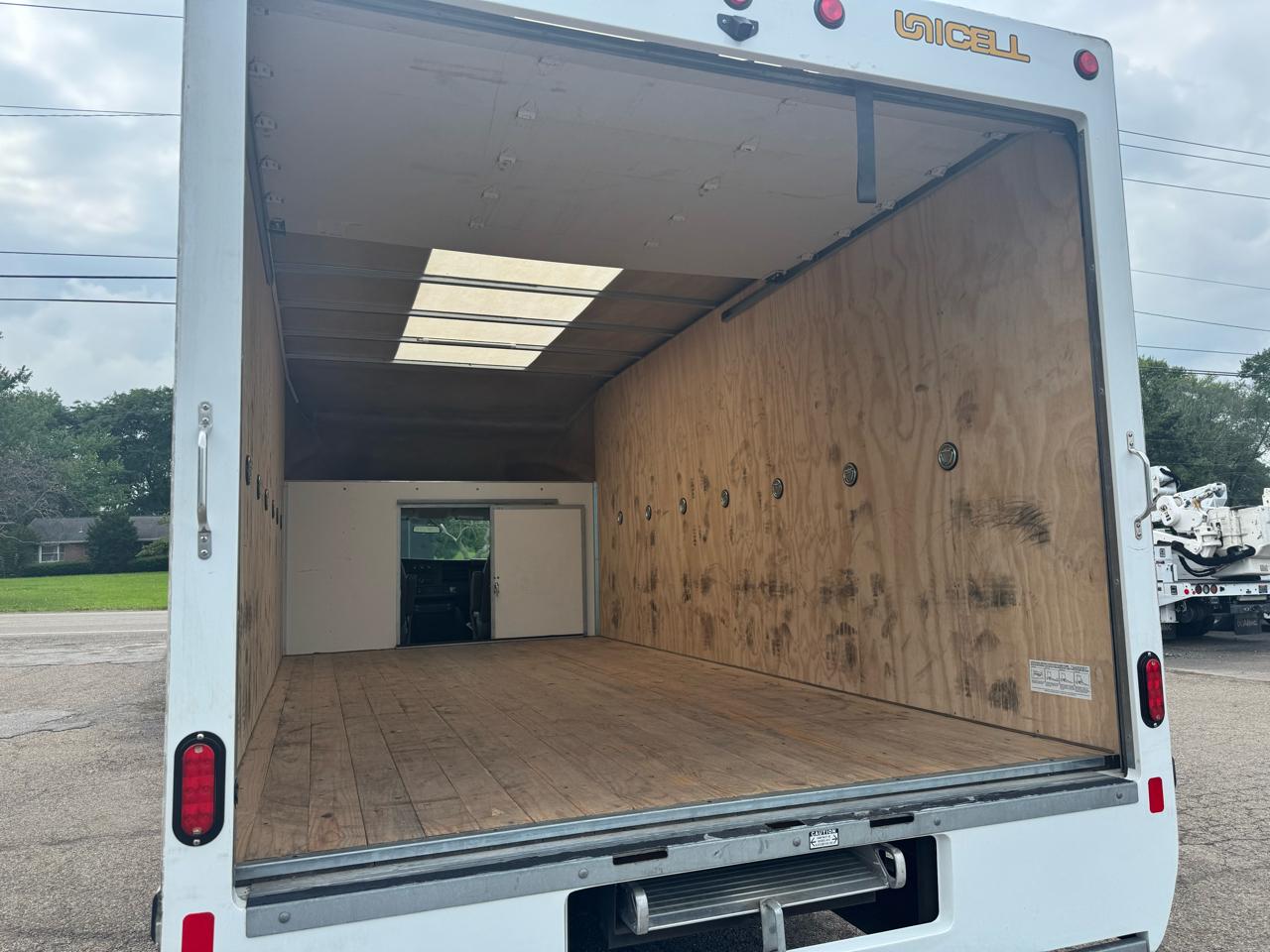 Chevrolet Express Commercial Cutaway 3500 Van 177" 2025