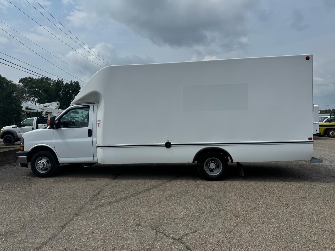 Chevrolet Express Commercial Cutaway 3500 Van 177" 2023