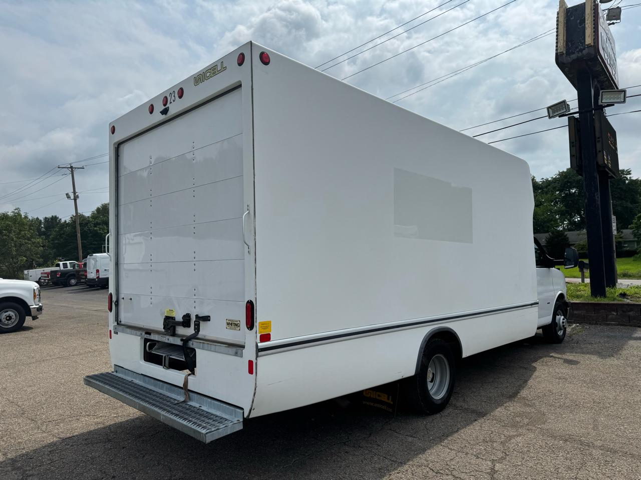Chevrolet Express Commercial Cutaway 3500 Van 177" 2023