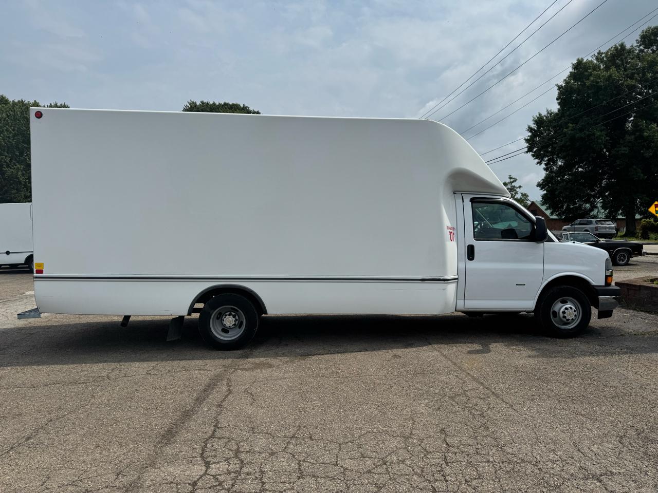 Chevrolet Express Commercial Cutaway 3500 Van 177" 2023