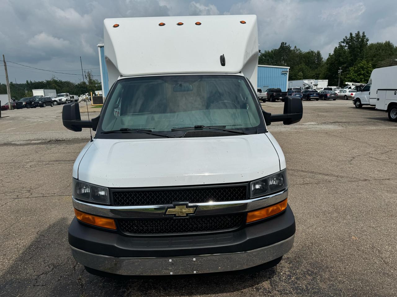 Chevrolet Express Commercial Cutaway 3500 Van 177" 2023