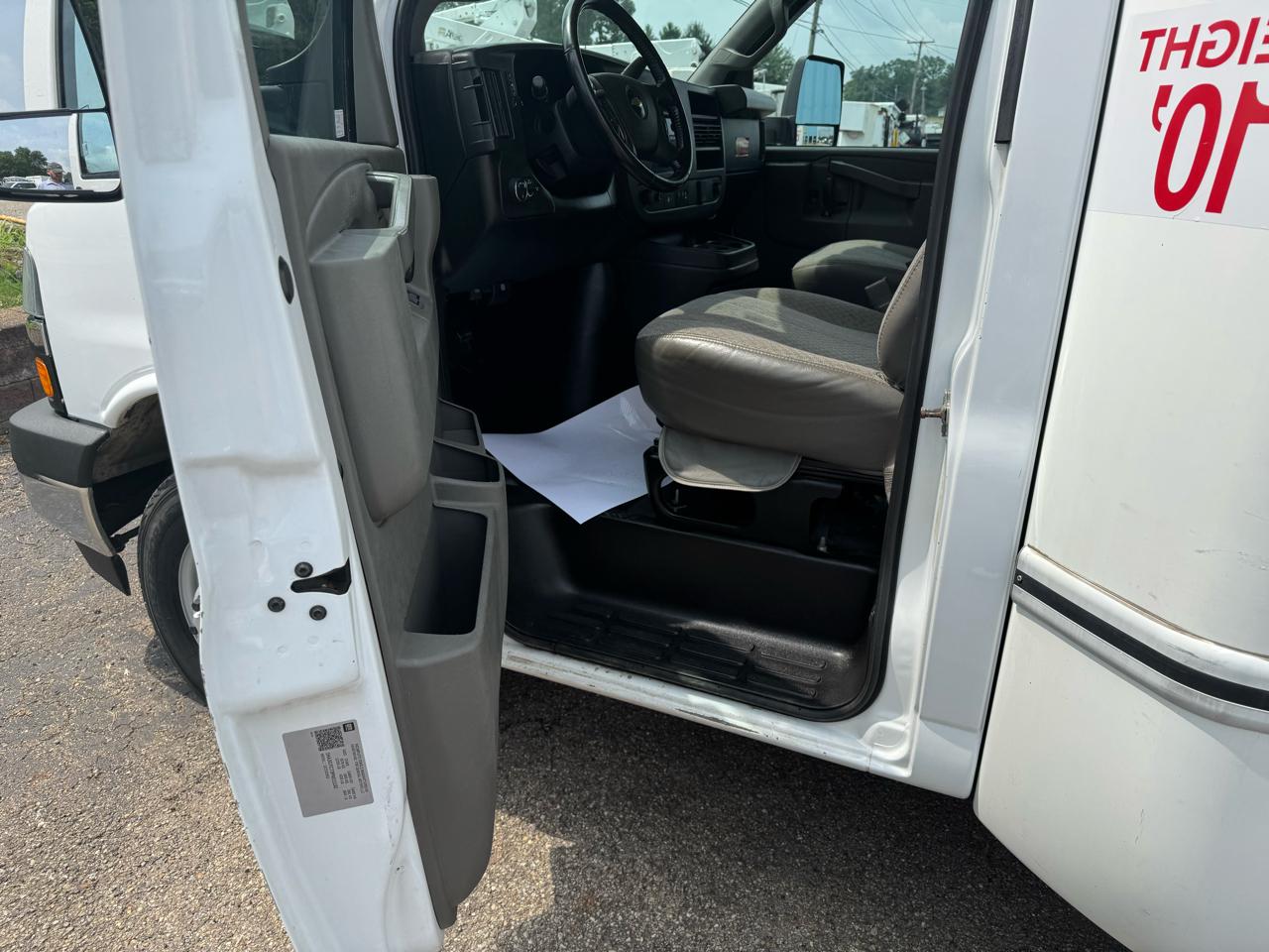 Chevrolet Express Commercial Cutaway 3500 Van 177" 2023