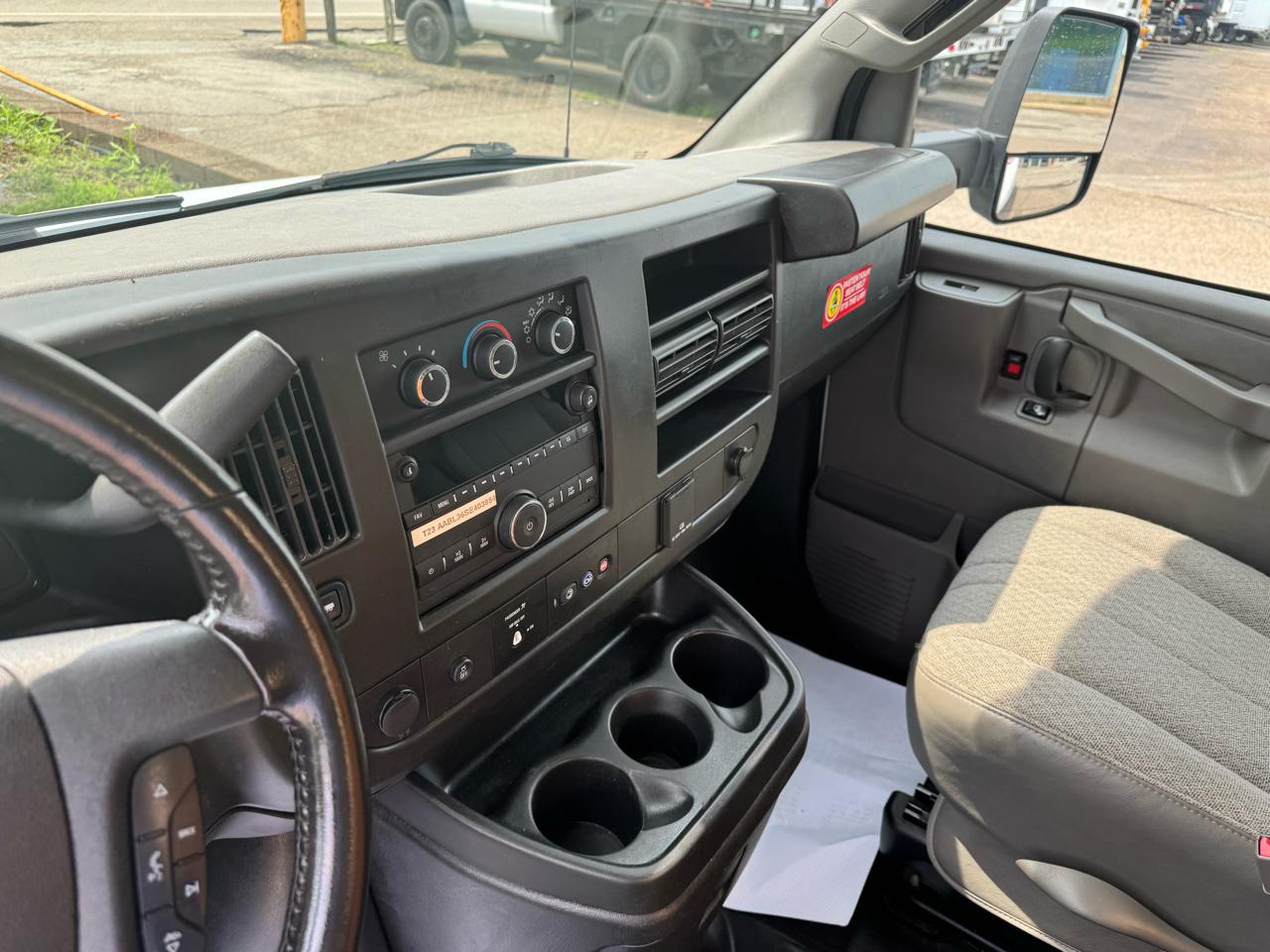 Chevrolet Express Commercial Cutaway 3500 Van 177" 2023