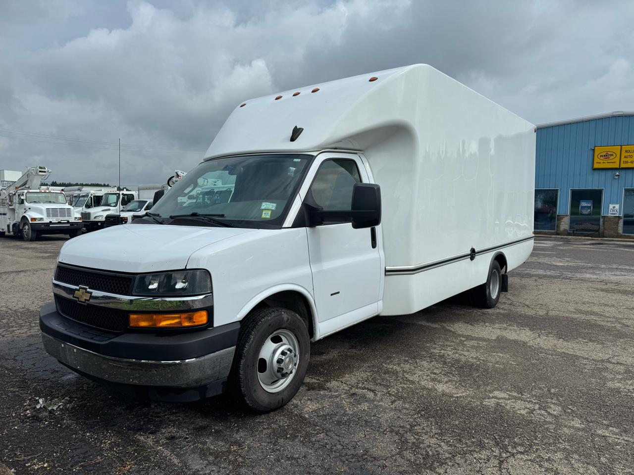 Chevrolet Express Commercial Cutaway 3500 Van 177" 2023