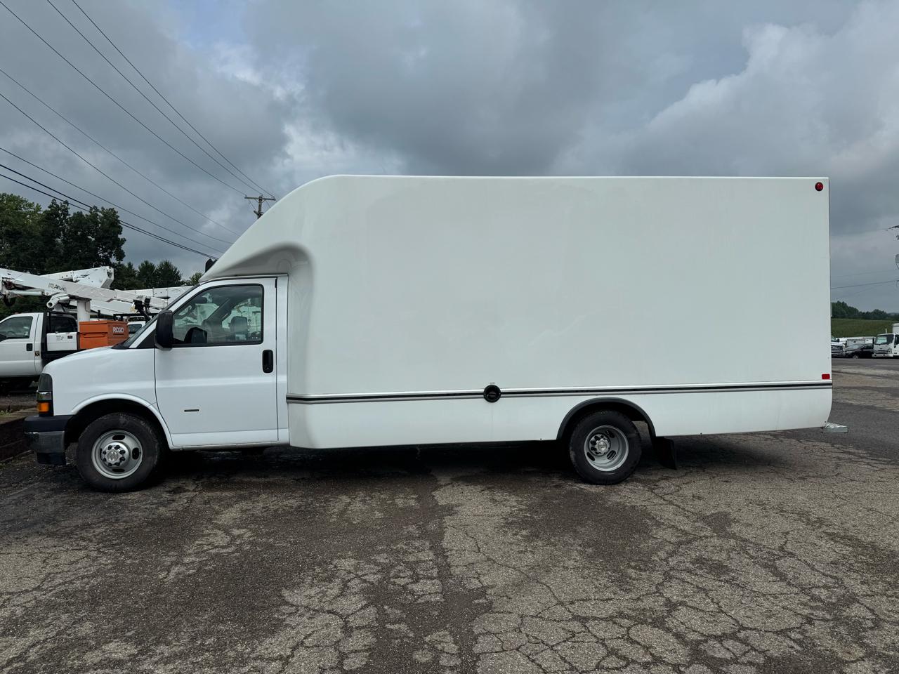 Chevrolet Express Commercial Cutaway 3500 Van 177" 2023