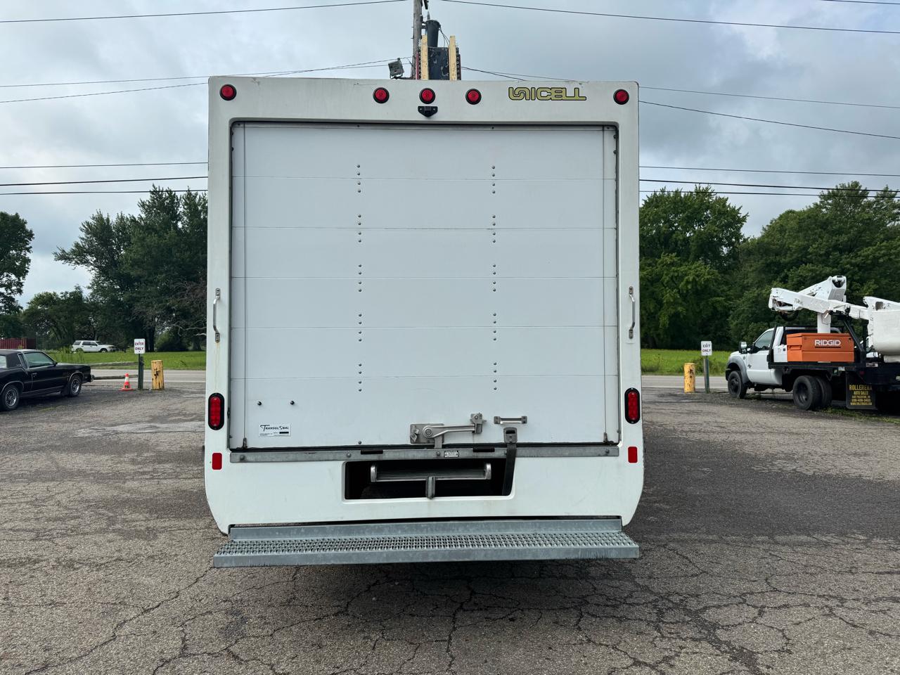 Chevrolet Express Commercial Cutaway 3500 Van 177" 2023