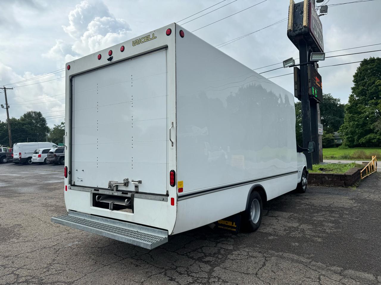 Chevrolet Express Commercial Cutaway 3500 Van 177" 2023