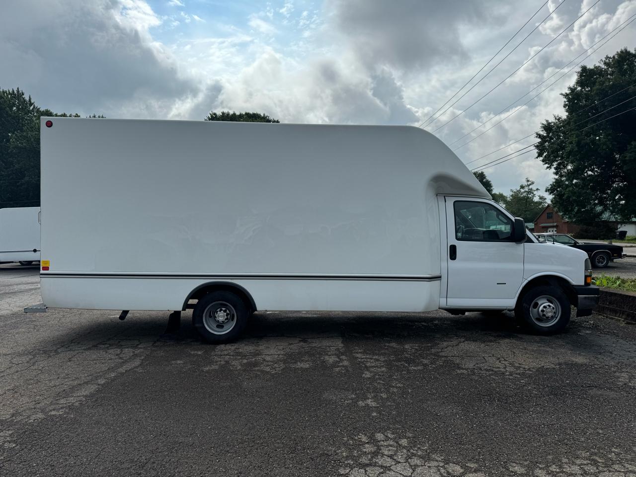 Chevrolet Express Commercial Cutaway 3500 Van 177" 2023