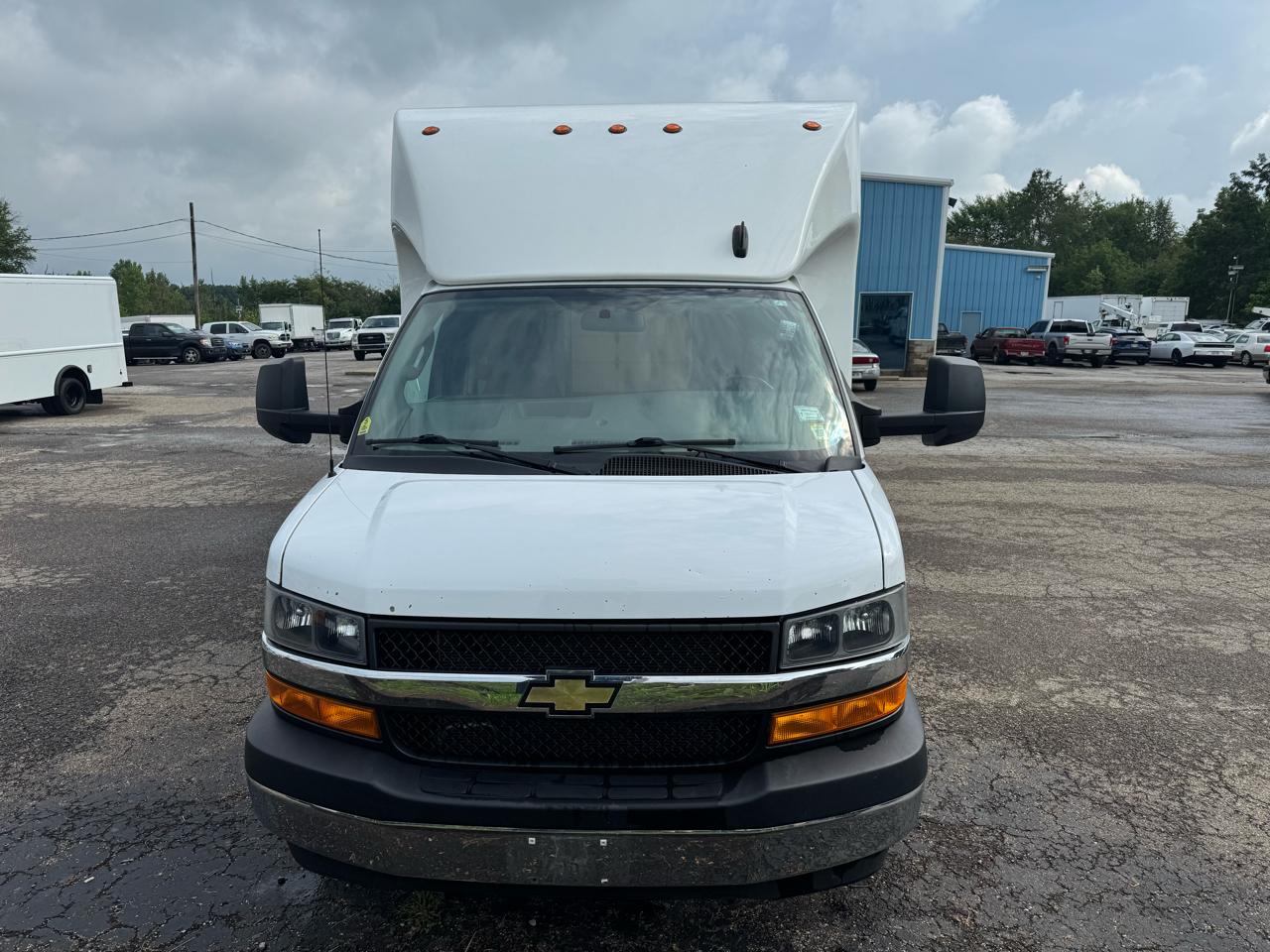 Chevrolet Express Commercial Cutaway 3500 Van 177" 2023