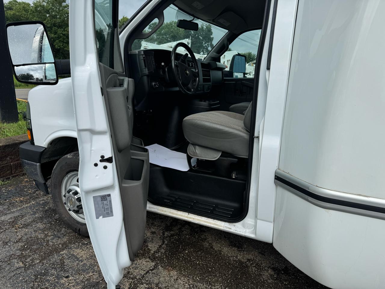 Chevrolet Express Commercial Cutaway 3500 Van 177" 2023