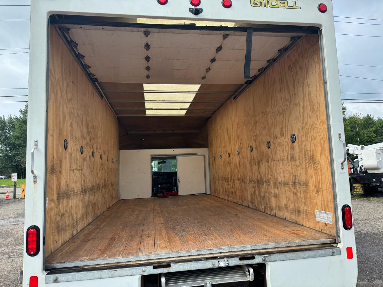 Chevrolet Express Commercial Cutaway 3500 Van 177" 2023