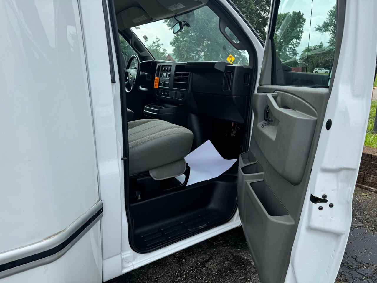 Chevrolet Express Commercial Cutaway 3500 Van 177" 2023