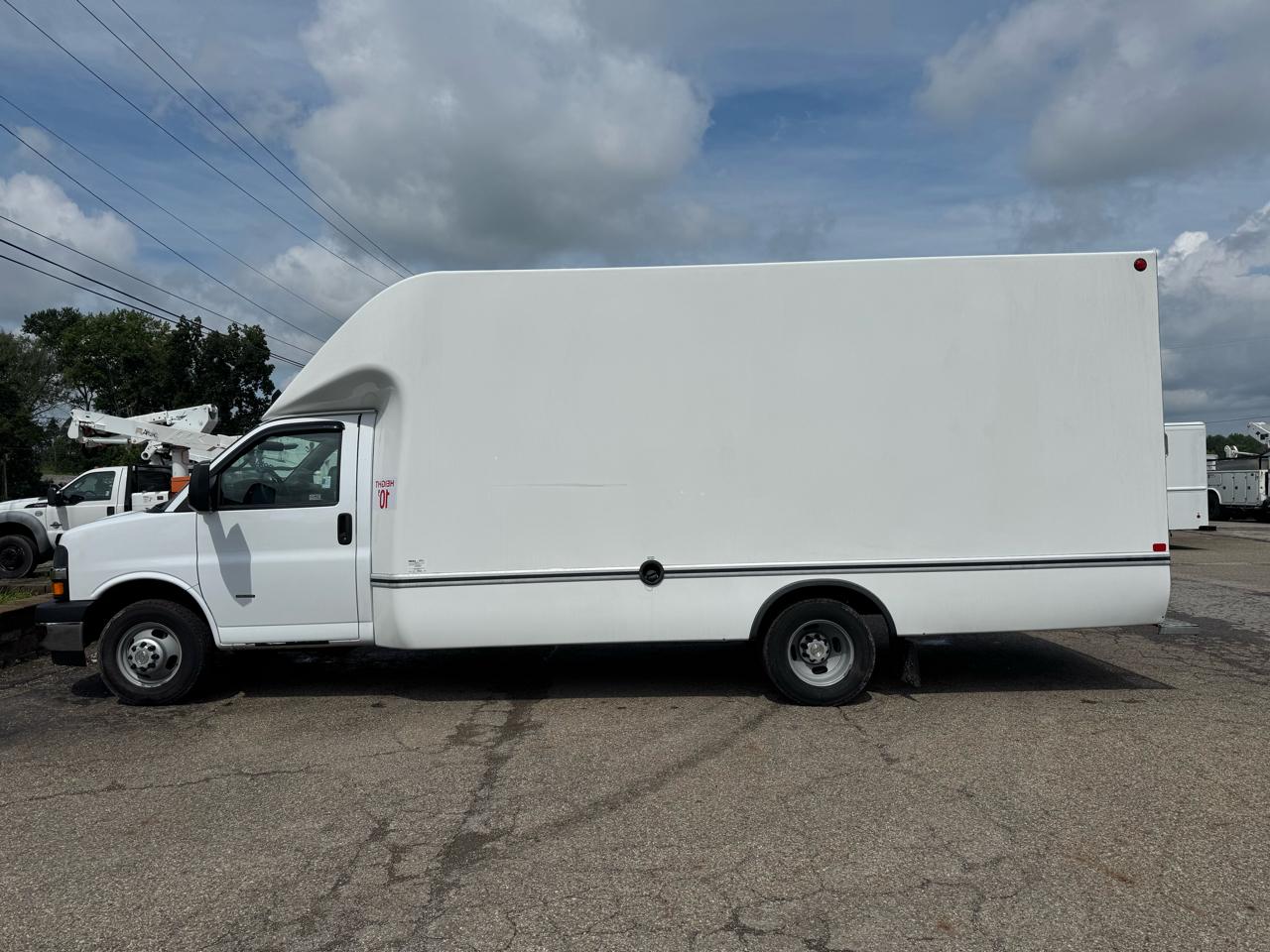 Chevrolet Express Commercial Cutaway 3500 Van 177" 2024