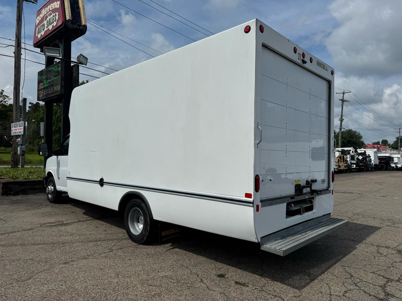 Chevrolet Express Commercial Cutaway 3500 Van 177" 2024