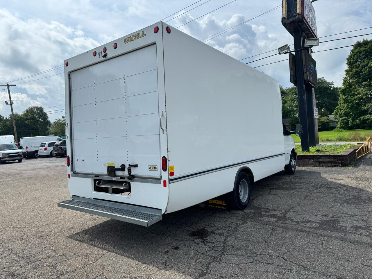 Chevrolet Express Commercial Cutaway 3500 Van 177" 2024