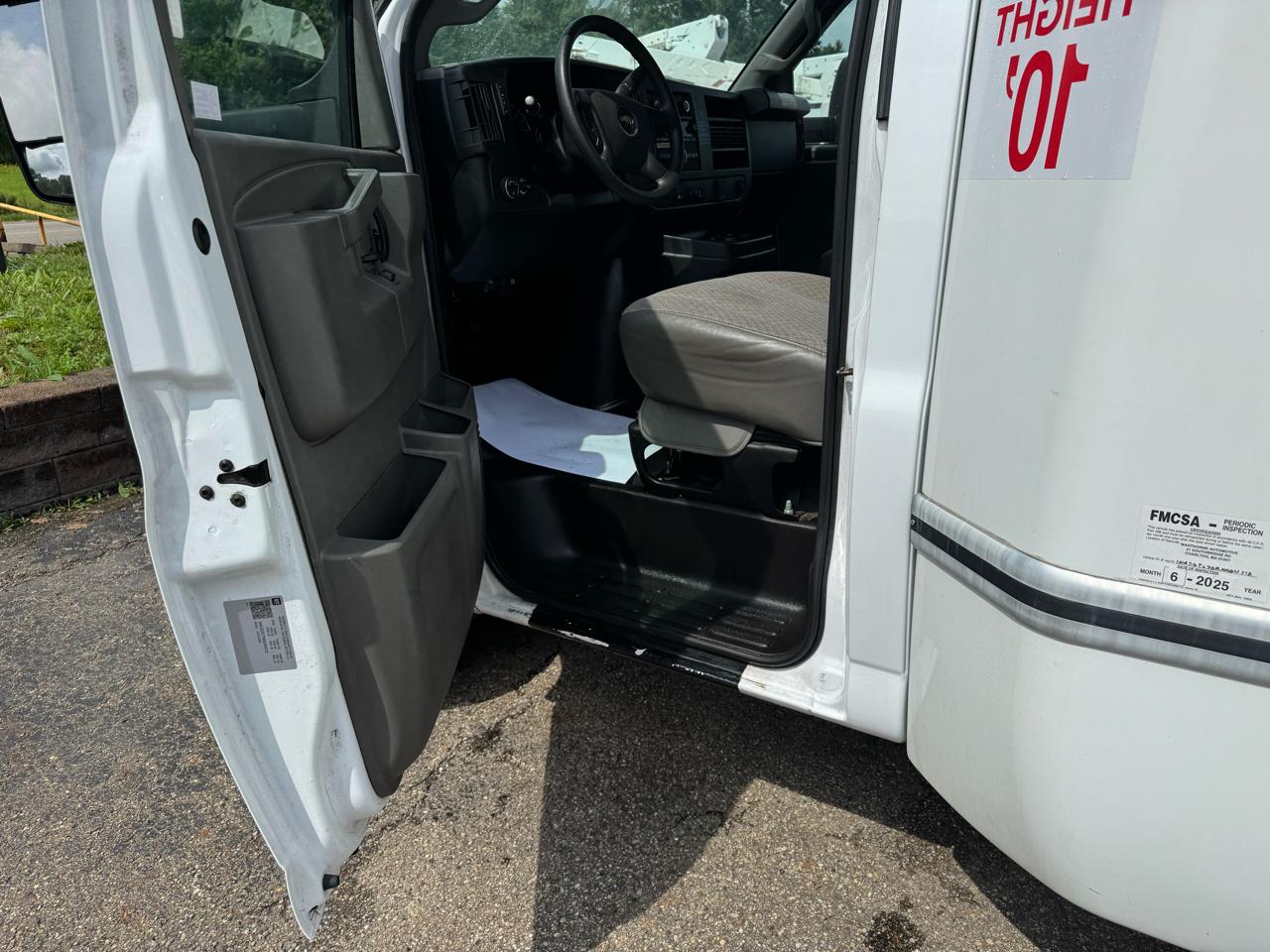 Chevrolet Express Commercial Cutaway 3500 Van 177" 2024
