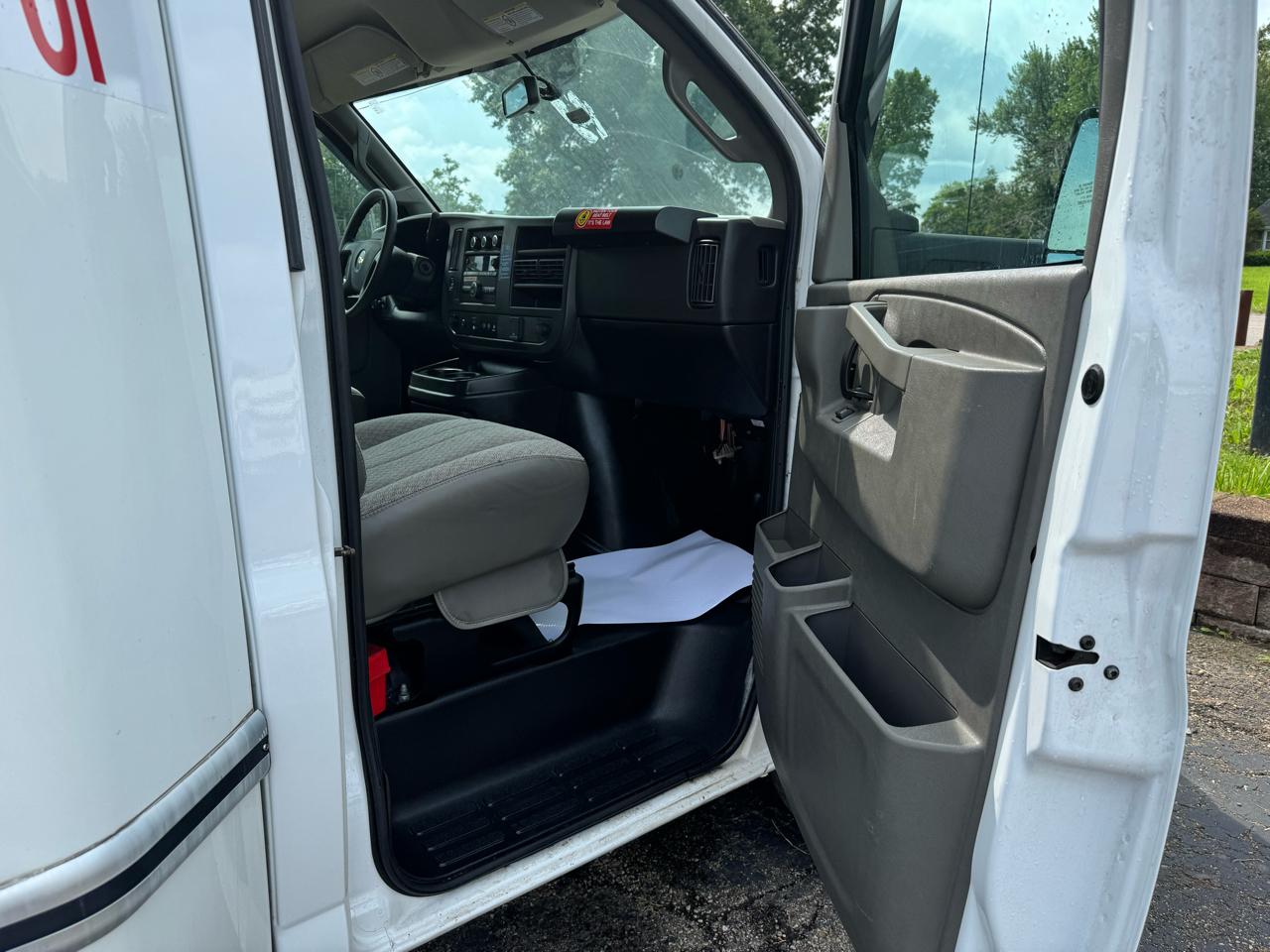 Chevrolet Express Commercial Cutaway 3500 Van 177" 2024