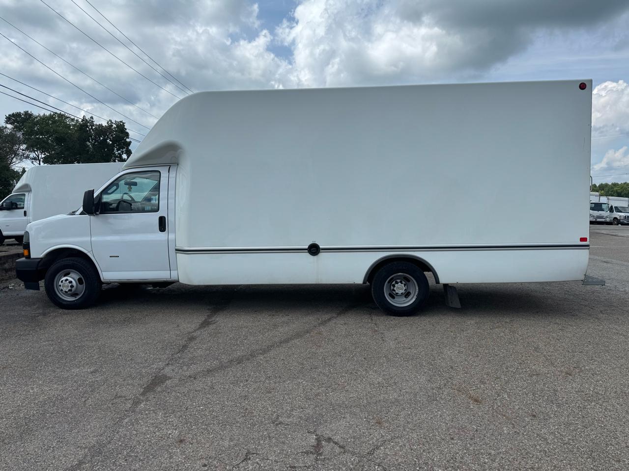 Chevrolet Express Commercial Cutaway 3500 Van 177" 2023
