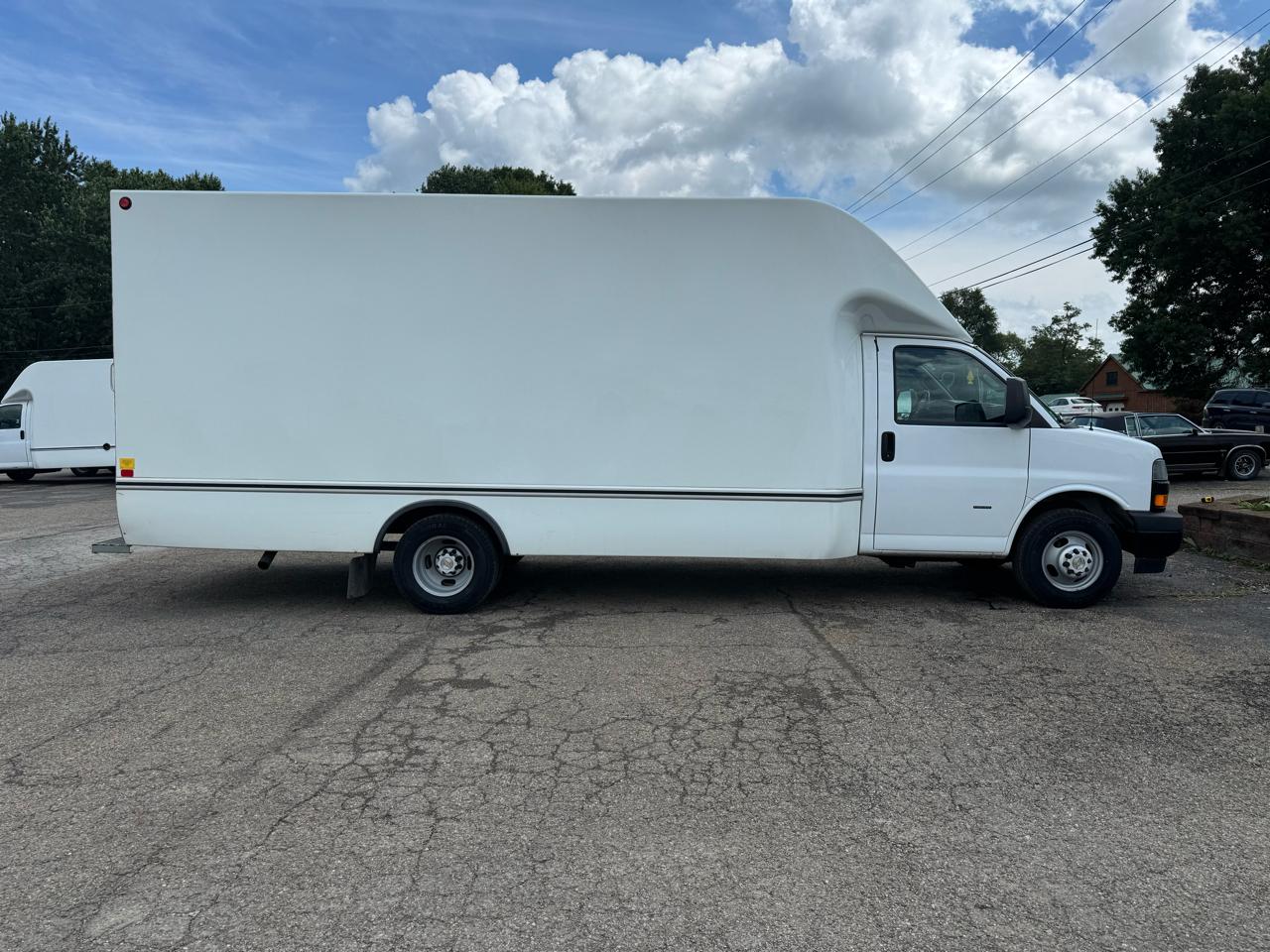 Chevrolet Express Commercial Cutaway 3500 Van 177" 2023