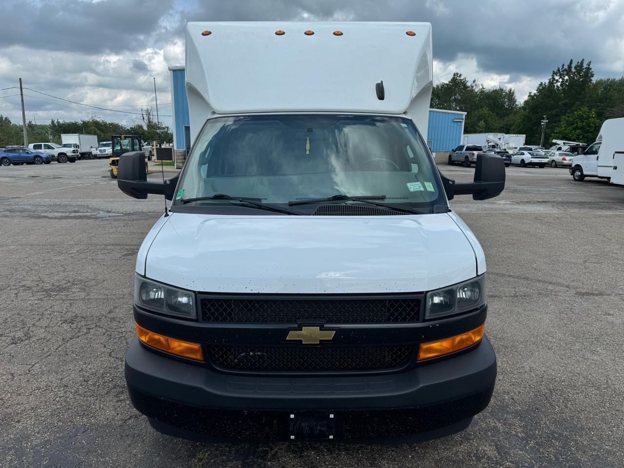 Chevrolet Express Commercial Cutaway 3500 Van 177" 2023