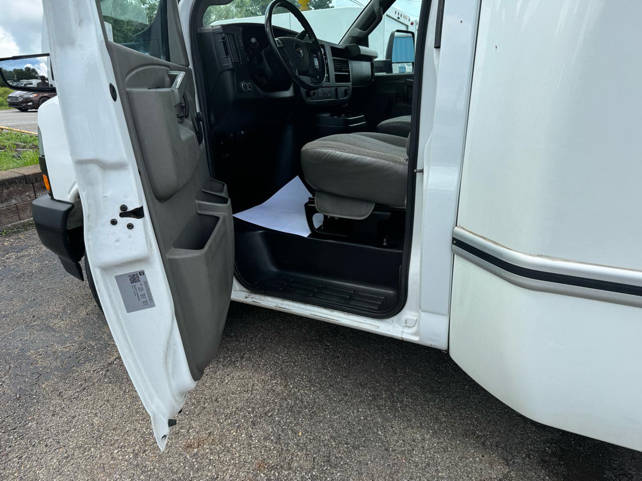 Chevrolet Express Commercial Cutaway 3500 Van 177" 2023