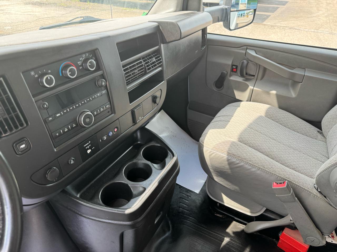 Chevrolet Express Commercial Cutaway 3500 Van 177" 2023