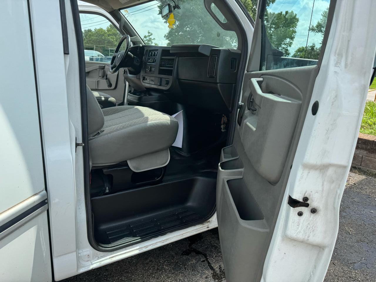 Chevrolet Express Commercial Cutaway 3500 Van 177" 2023