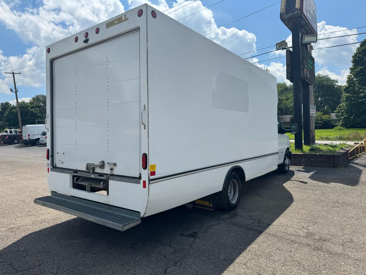 Chevrolet Express Commercial Cutaway 3500 Van 177" 2024