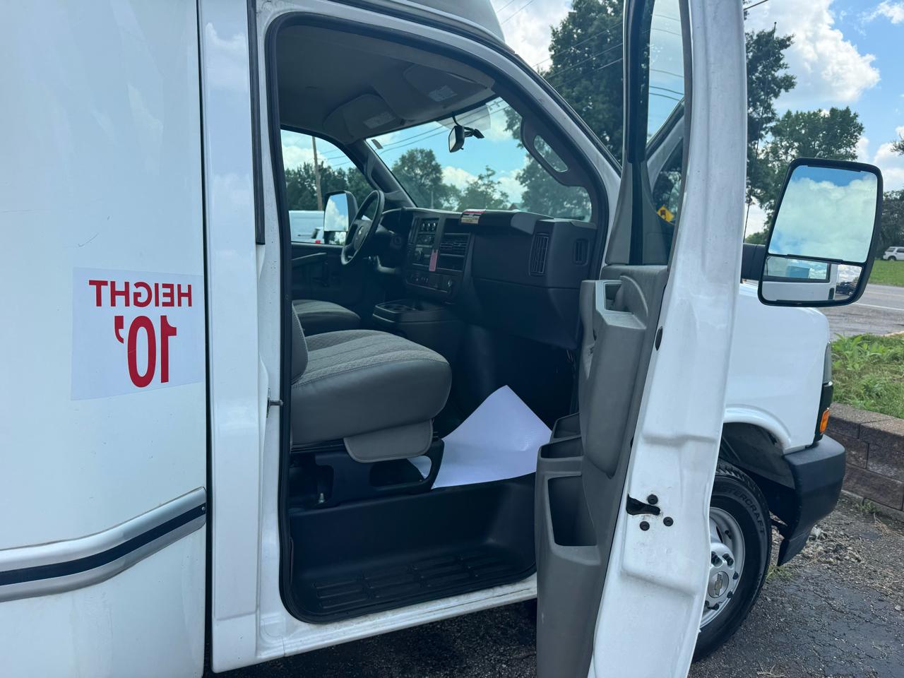 Chevrolet Express Commercial Cutaway 3500 Van 177" 2024