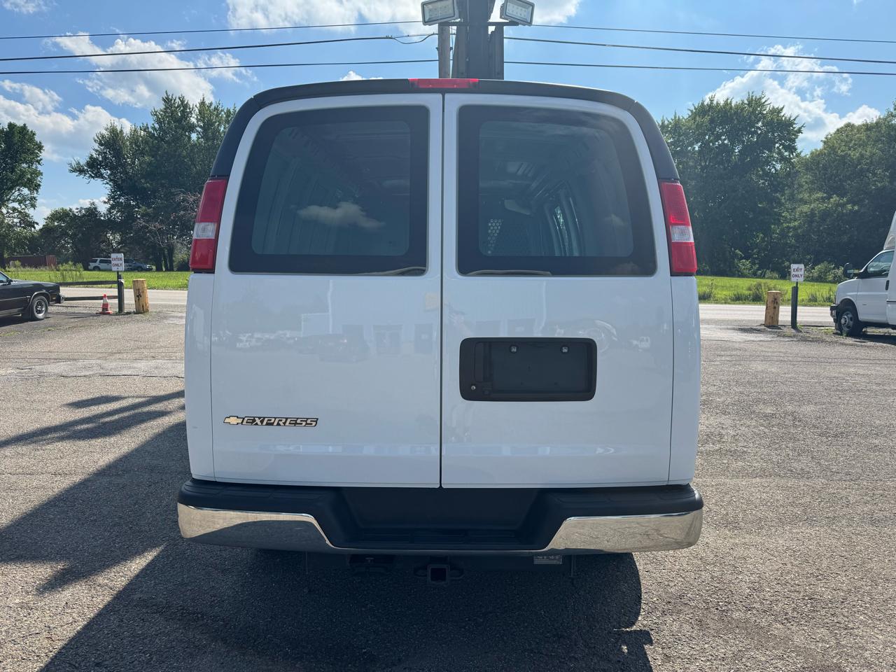 Chevrolet Express Cargo Van RWD 2500 135" 2023