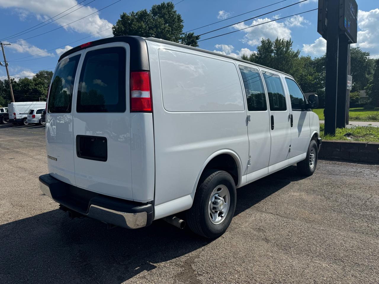 Chevrolet Express Cargo Van RWD 2500 135" 2023