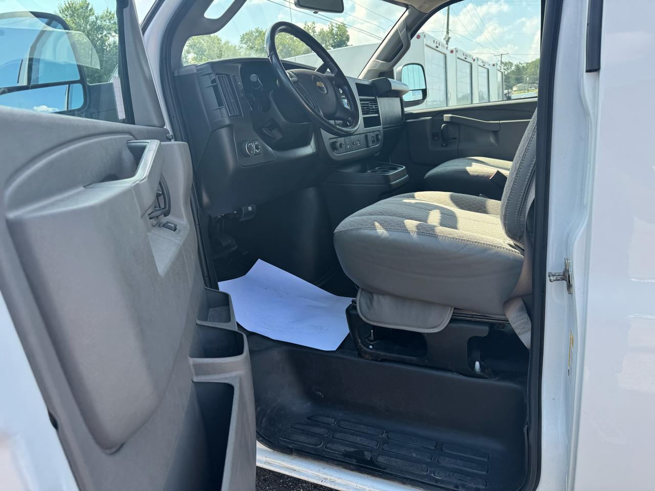 Chevrolet Express Cargo Van RWD 2500 135" 2023