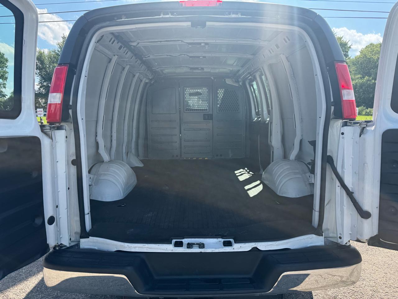 Chevrolet Express Cargo Van RWD 2500 135" 2023