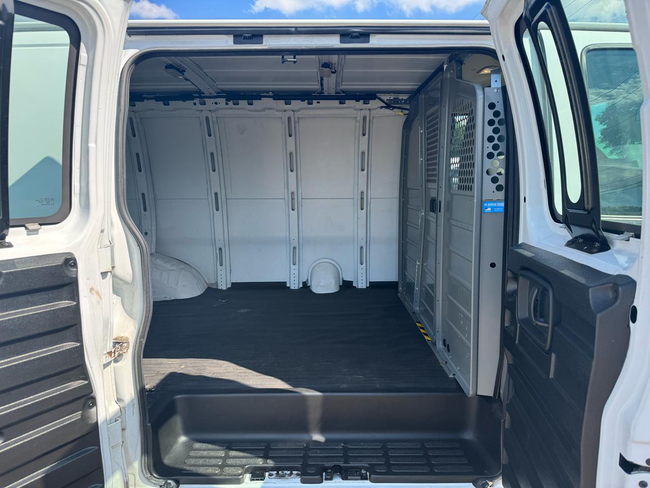 Chevrolet Express Cargo Van RWD 2500 135" 2023