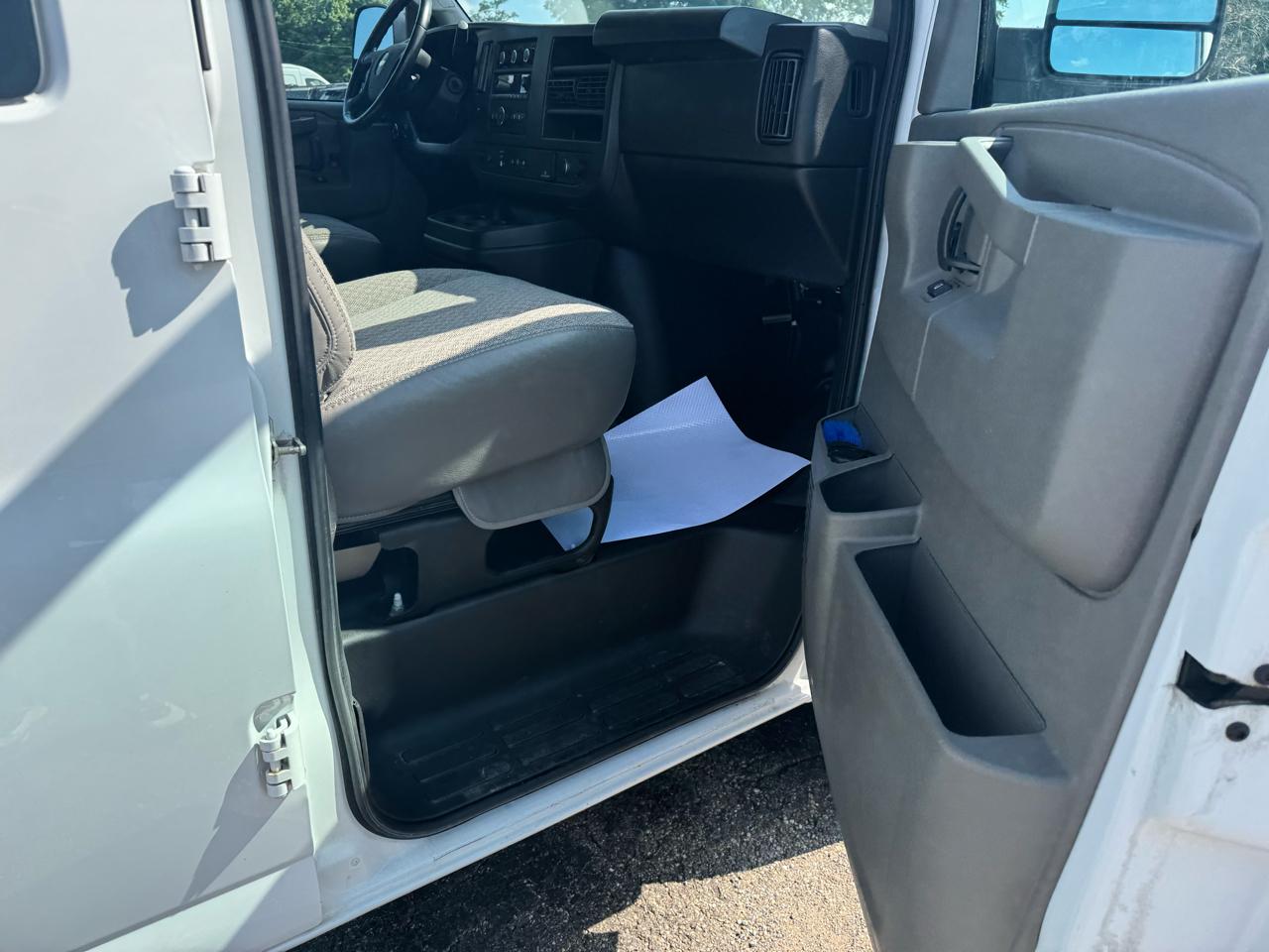 Chevrolet Express Cargo Van RWD 2500 135" 2023
