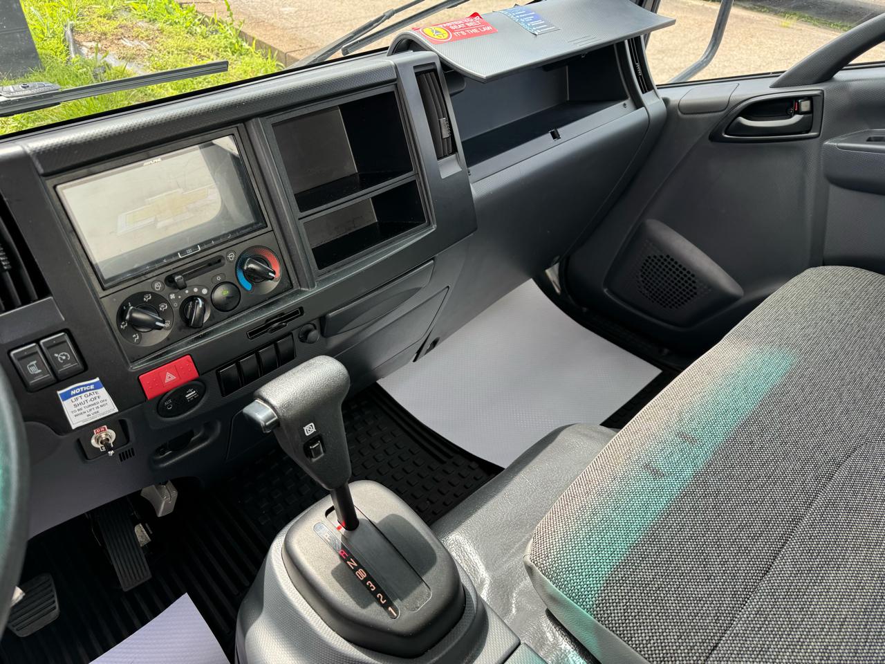 Chevrolet 5500 XG LCF Gas 2WD Reg Cab 176" 2025
