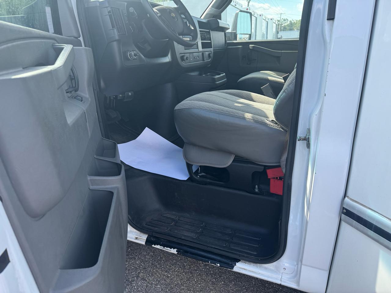 Chevrolet Express Commercial Cutaway 3500 Van 177" 2024
