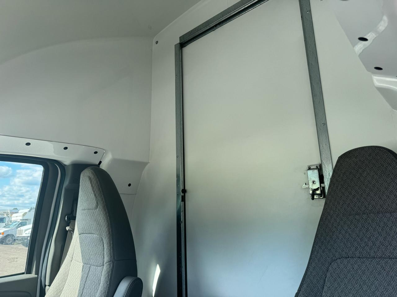 Chevrolet Express Commercial Cutaway 3500 Van 177" 2024