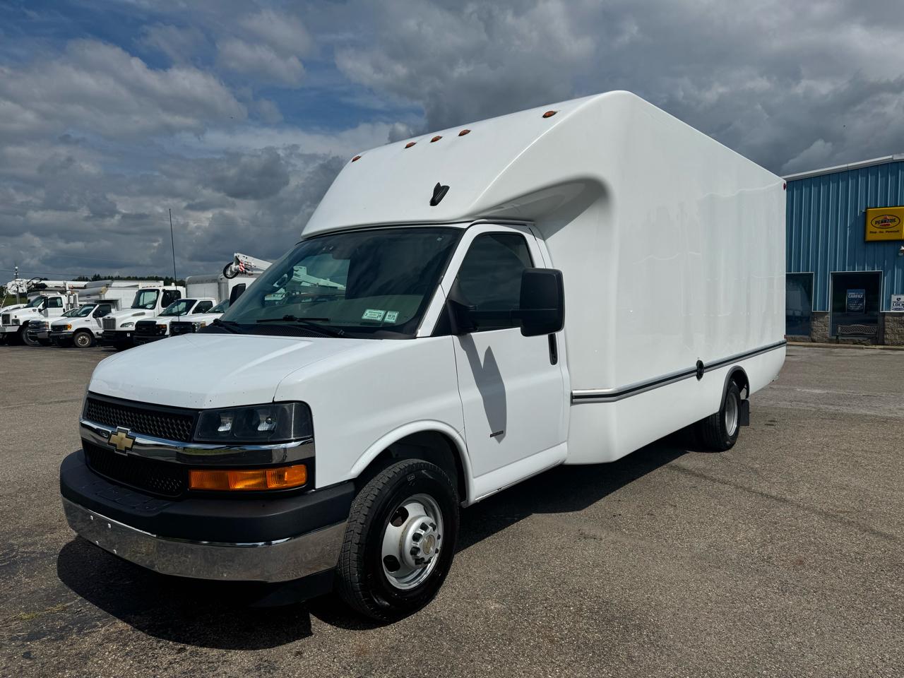 Chevrolet Express Commercial Cutaway 3500 Van 177" 2023